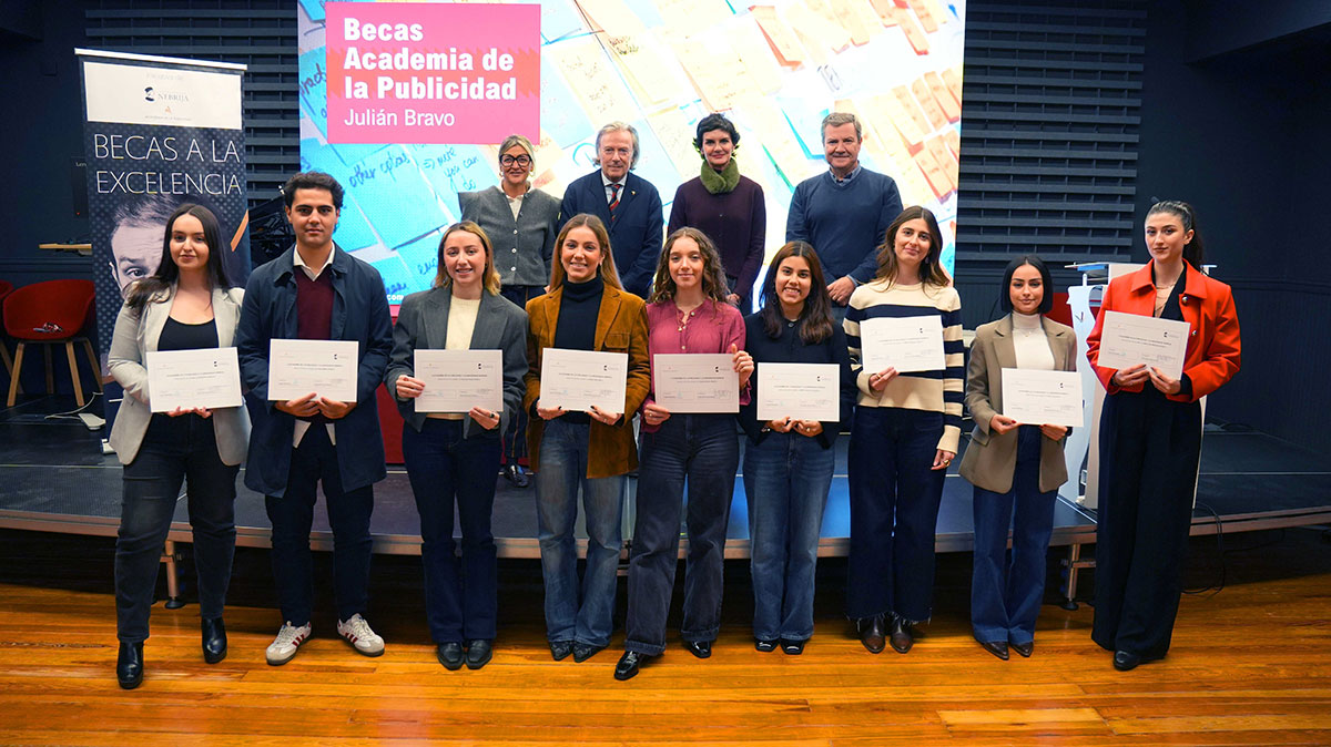 Entrega de las becas de la Academía de la Publicidad Julián Bravo